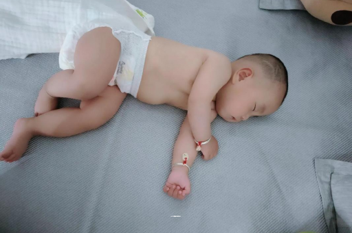 云浮几个月宝宝会抬头